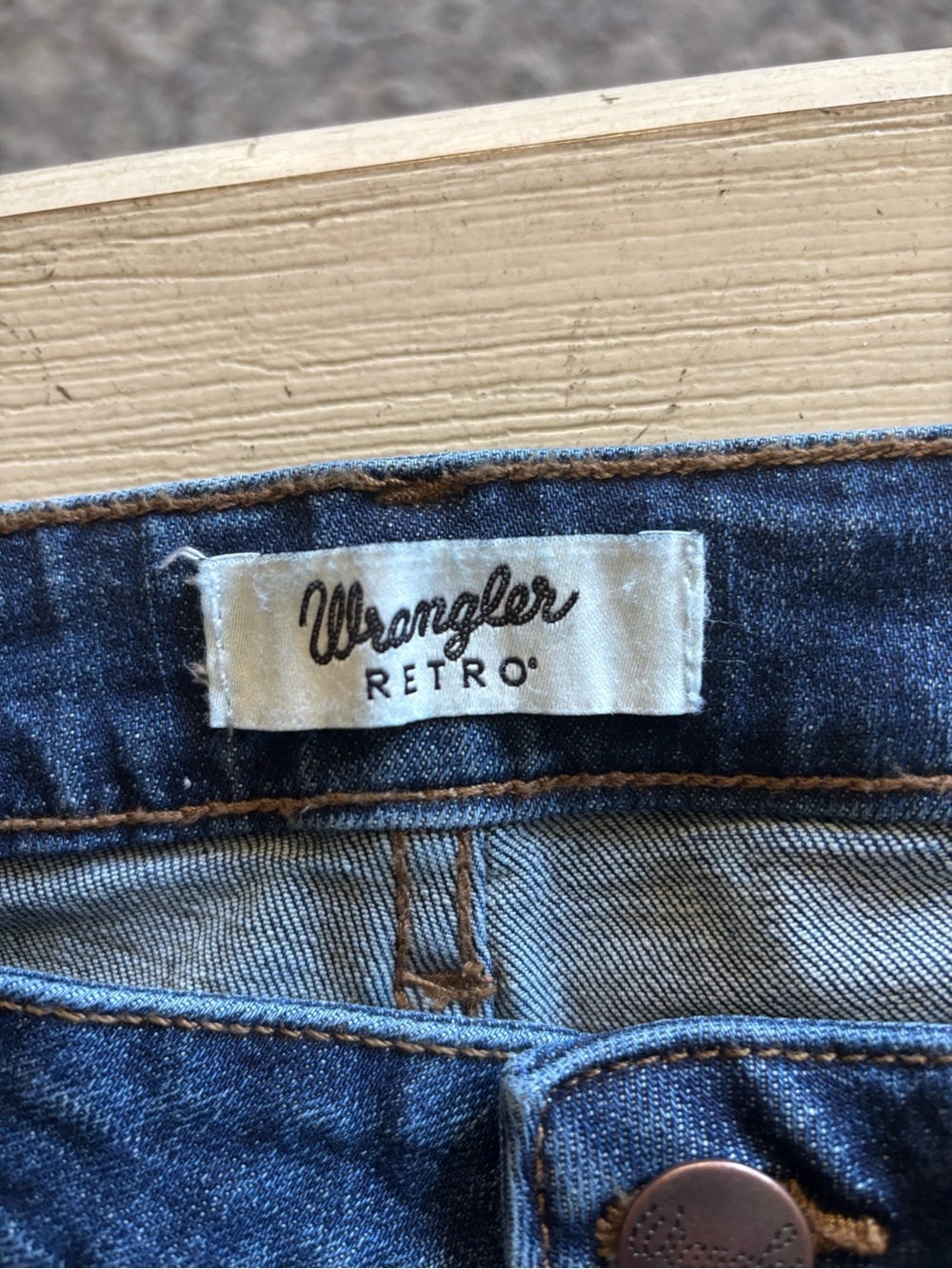 Wrangler Retro Women’s Jeans 33x34 Dark Wash Wide Leg Flare Cuffed Stretch - Picture 2 of 4